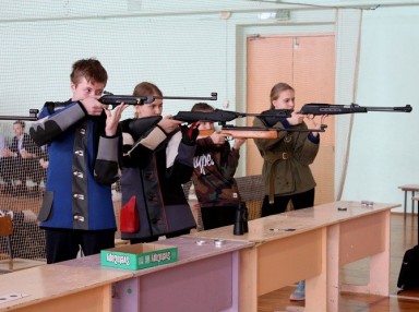 Российских школьников будут учить стрельбе и действиям в бою с 2023 года — фото